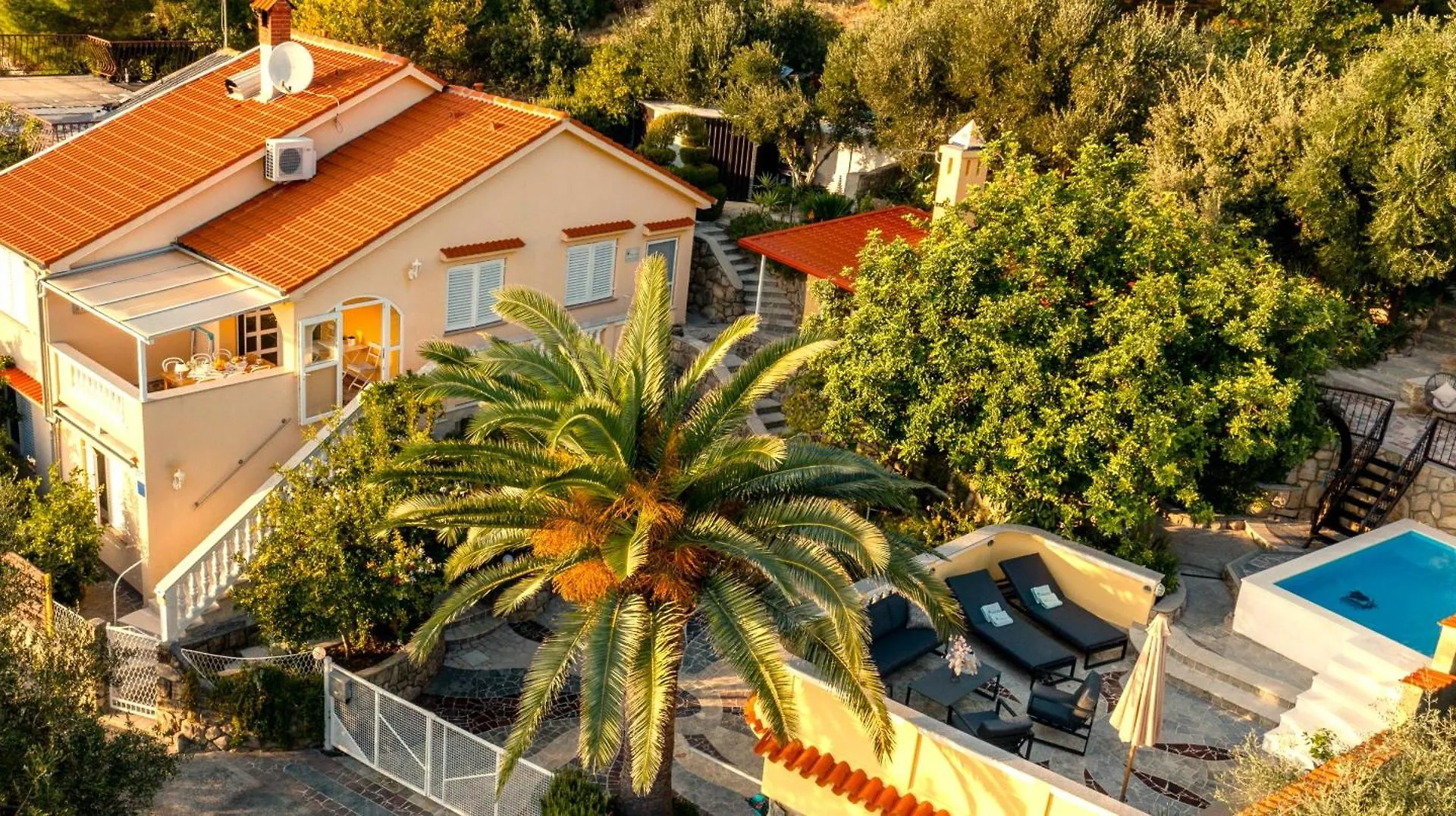 Exquisite Villa With Heated Pool, Sauna, Breathtaking Landscape & Panoramic Views In Banjol contacte