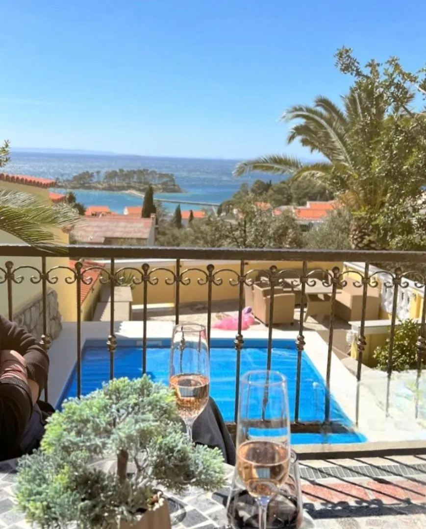 Exquisite Villa With Heated Pool, Sauna, Breathtaking Landscape & Panoramic Views In Banjol 라브